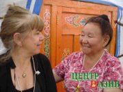 Наталья Товуу (справа) с коллегой. Фото газеты Центр Азии
