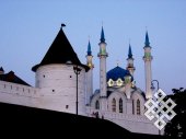 The mosque in the Kazan Kremlin. Rare neighbors!