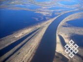 Roads, roads? On seeing this landscape out of the plane window it took me some time to realize that it is a not a road but a flooded river and sandy banks of the lower Ob river.