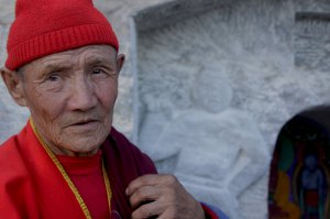 В Чаа-Холе освятили копию буддийской ниши, утерянной из-за Саяно-Шушенского водохранилища