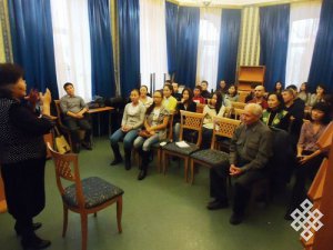 Валентина Сузукей рассказала об особенностях тувинской музыкальной культуры молодежи МСО «Идегел» (Новосибирск)