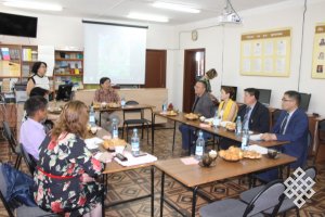 Тувинские ученые — активисты объединения «Эртем» встретились с академиком Дашнямом